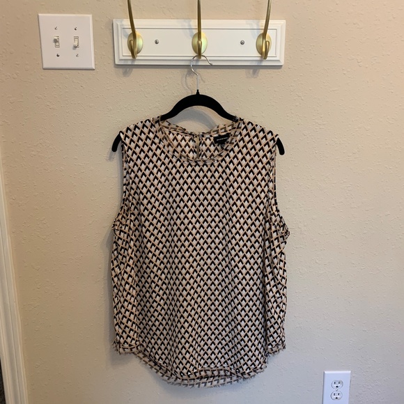 Who What Wear Tops - Who What Wear XXL sleeveless blouse geometric white-gold-black lightweight